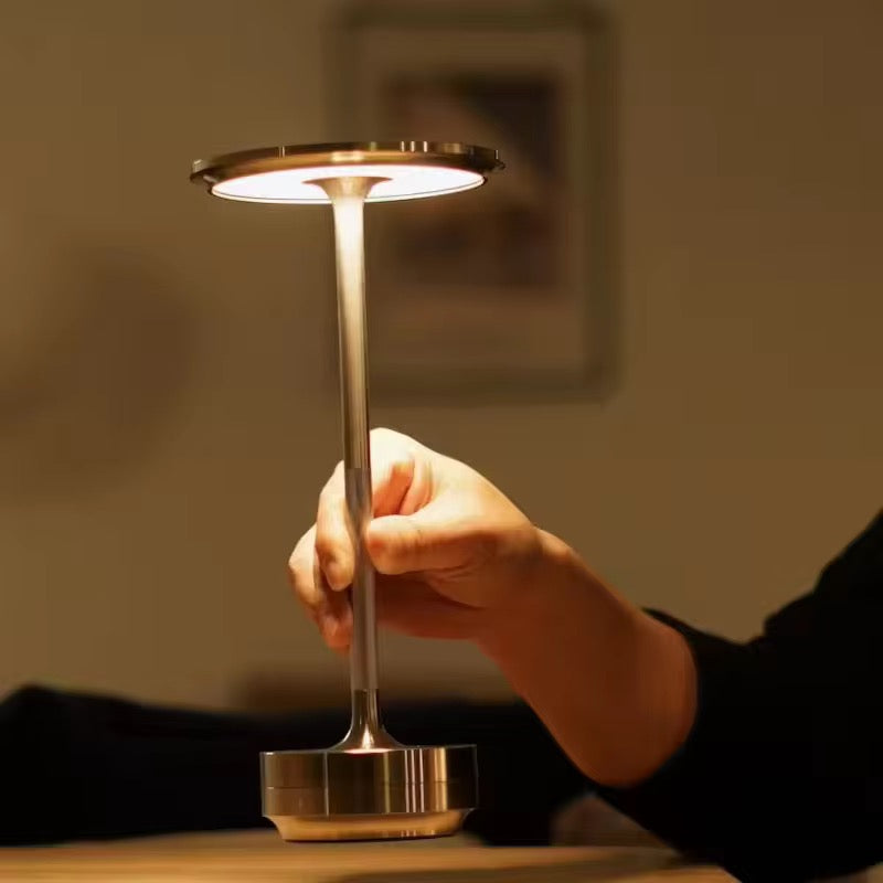 Élan Noire™ Gold Edition by Zukasa – Luxe Dimbare LED Bureaulamp met Draadloze Qi Oplader