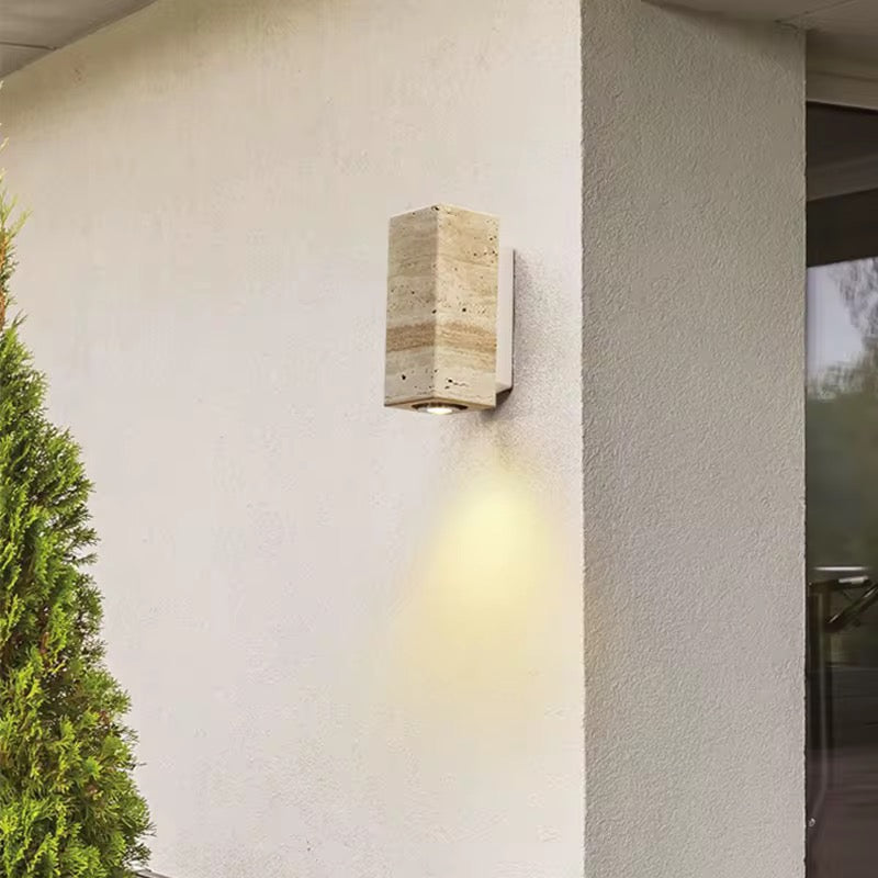 Tarfaya Travertin Wandlamp – Natuurlijke Buitenverlichting in Marmerlook