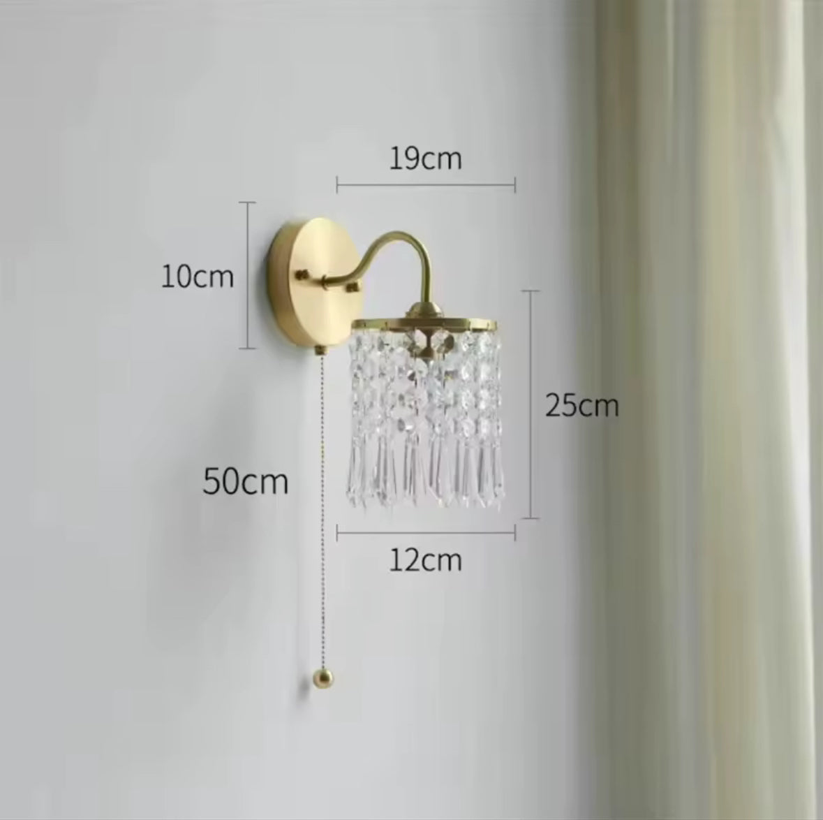 Lumineux Éclat Royale – Luxe Wandlamp met Gouden Armatuur en Kristallen Sluier