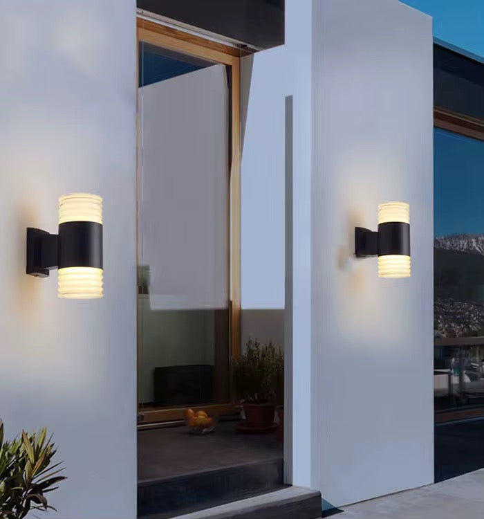 Aurum Lux – Moderne Waterdichte LED Wandlamp Buiten 21,5 cm | Zwart & Helder Glas