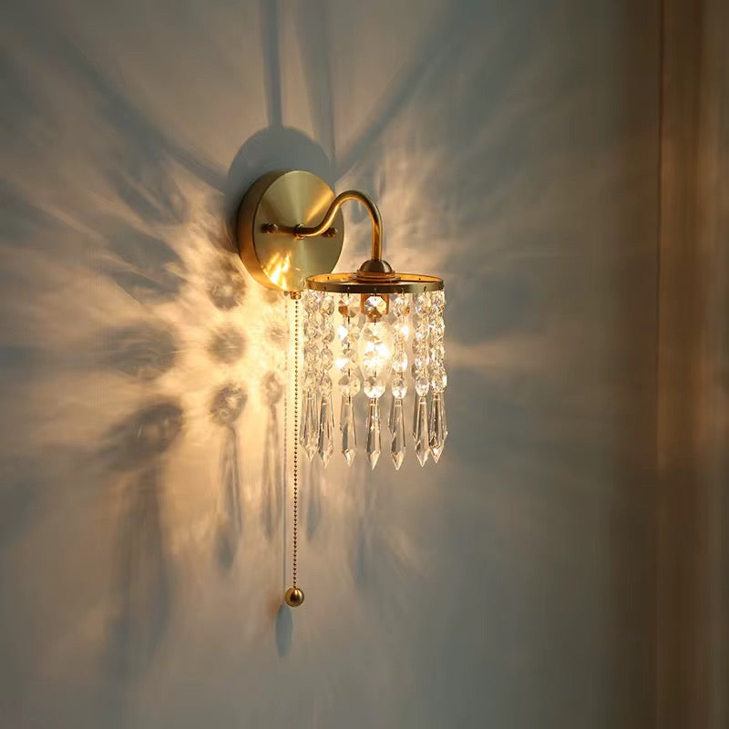 Lumineux Éclat Royale – Luxe Wandlamp met Gouden Armatuur en Kristallen Sluier