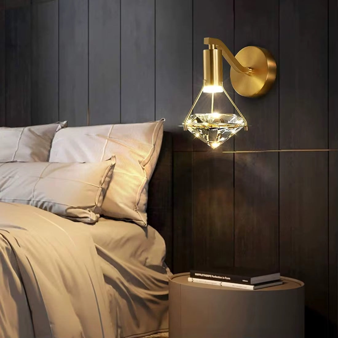Diamond Luxe Wandlamp – Gouden Wandverlichting met Kristal | 24x22 cm | Hotel Chique Design