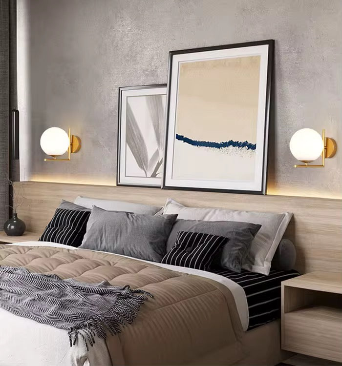 LunaForma Wandlamp – Gouden Wandlamp met Glazen Bol