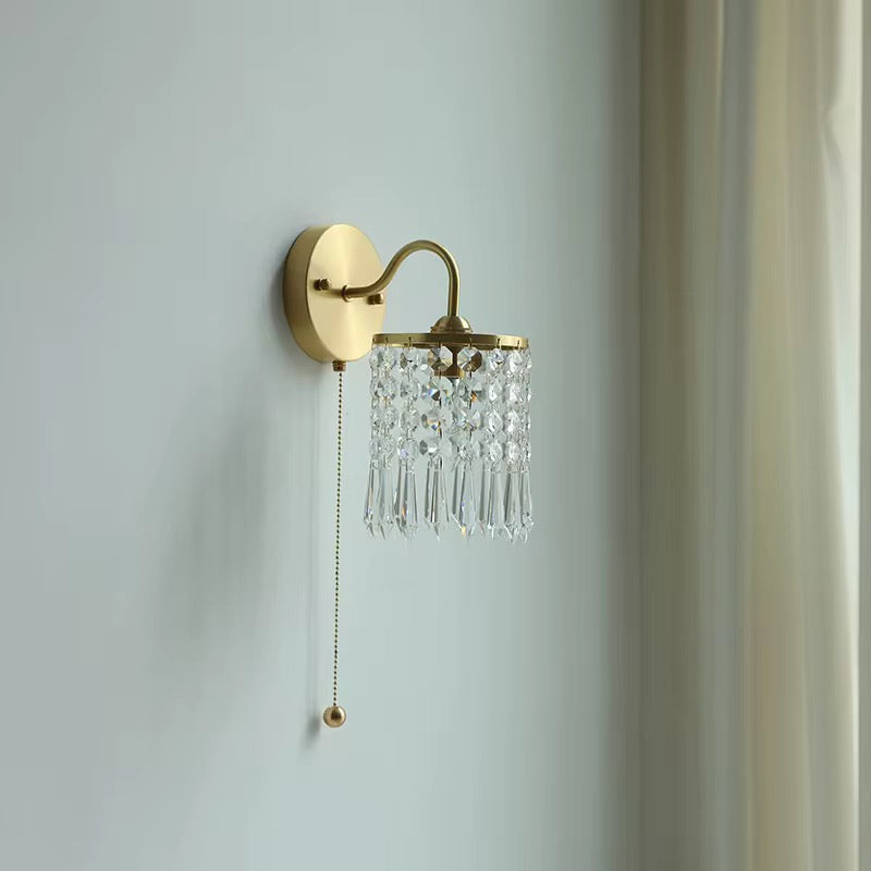 Lumineux Éclat Royale – Luxe Wandlamp met Gouden Armatuur en Kristallen Sluier