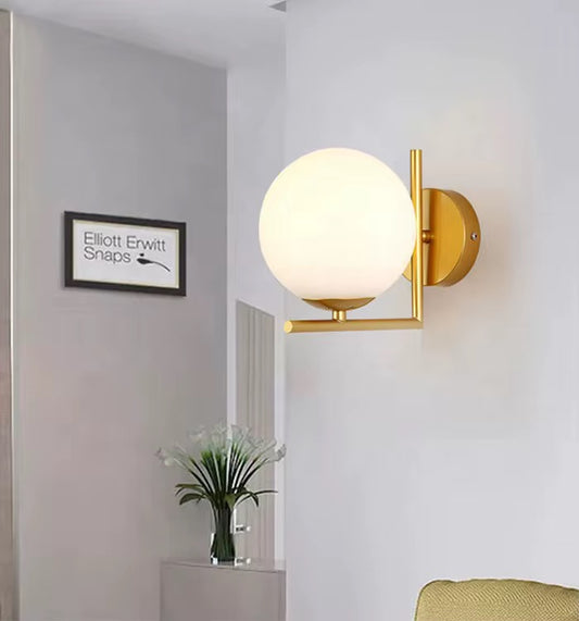 LunaForma Wandlamp – Gouden Wandlamp met Glazen Bol