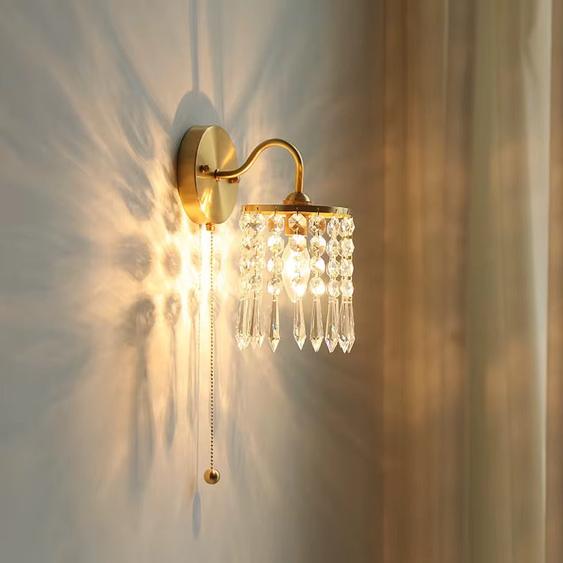 Lumineux Éclat Royale – Luxe Wandlamp met Gouden Armatuur en Kristallen Sluier