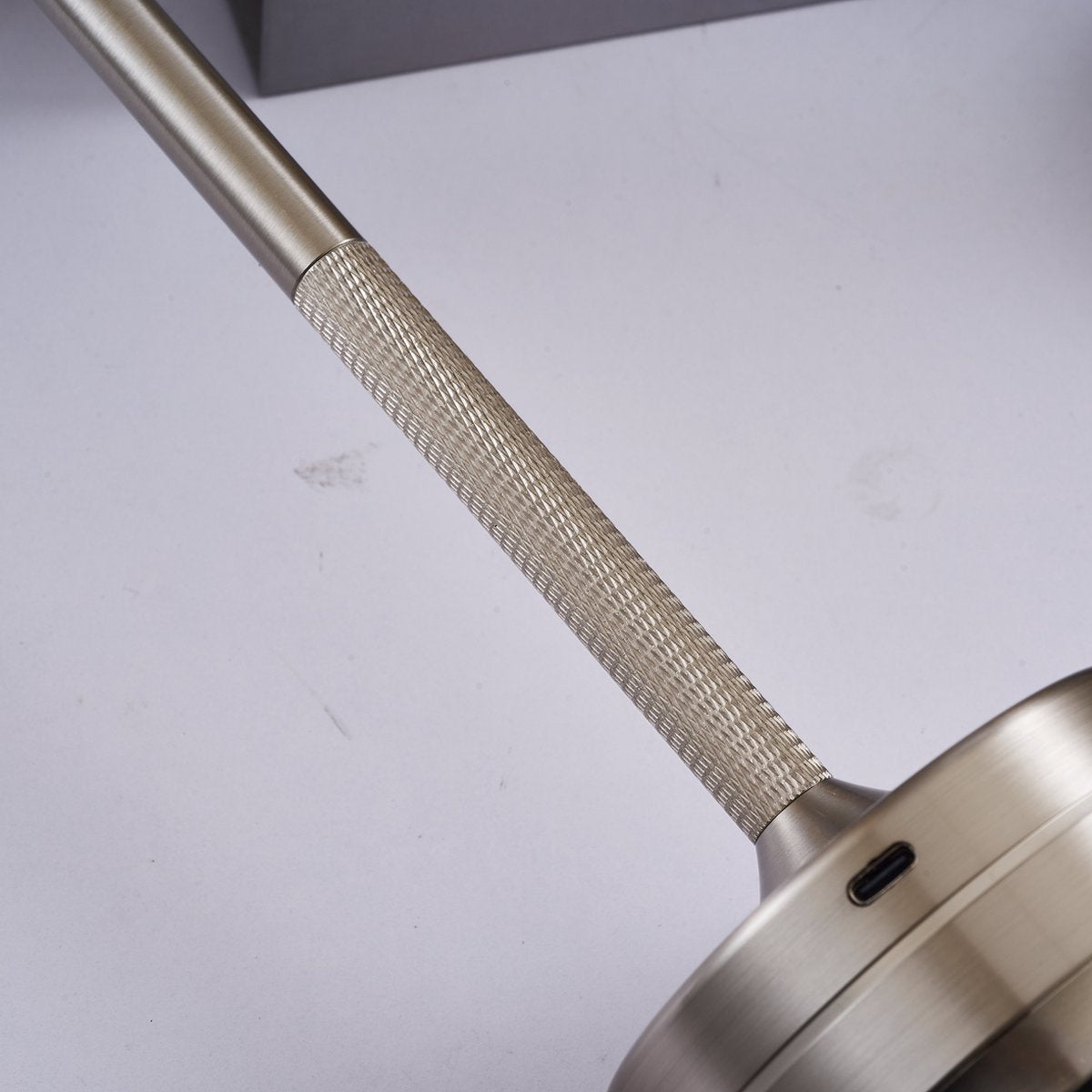 Lumoé™ by Zukasa – Draadloze Designlamp met Touch Dimming & Qi Oplader ZILVER