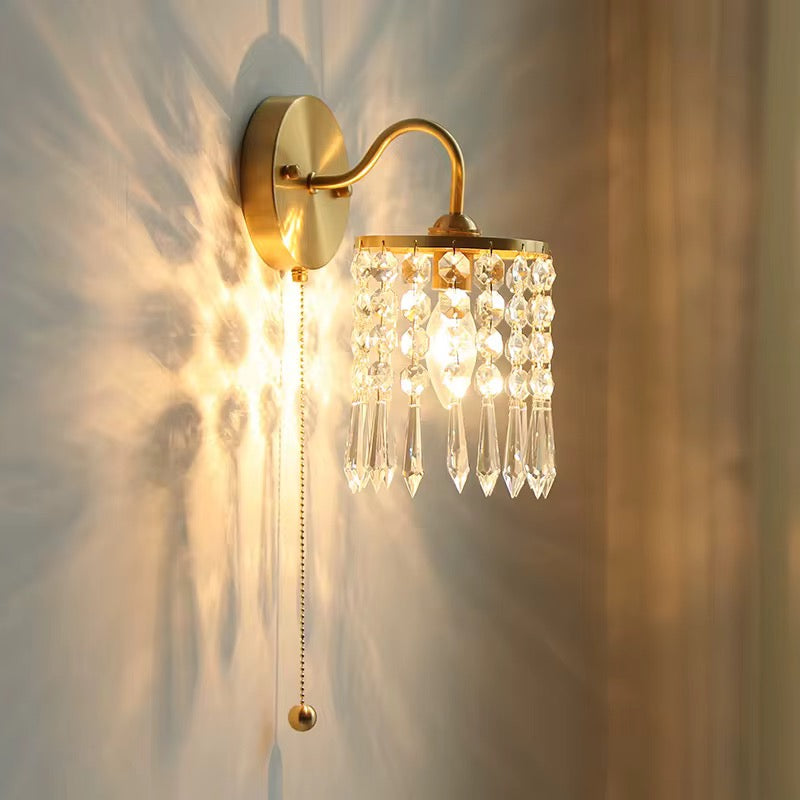 Lumineux Éclat Royale – Luxe Wandlamp met Gouden Armatuur en Kristallen Sluier
