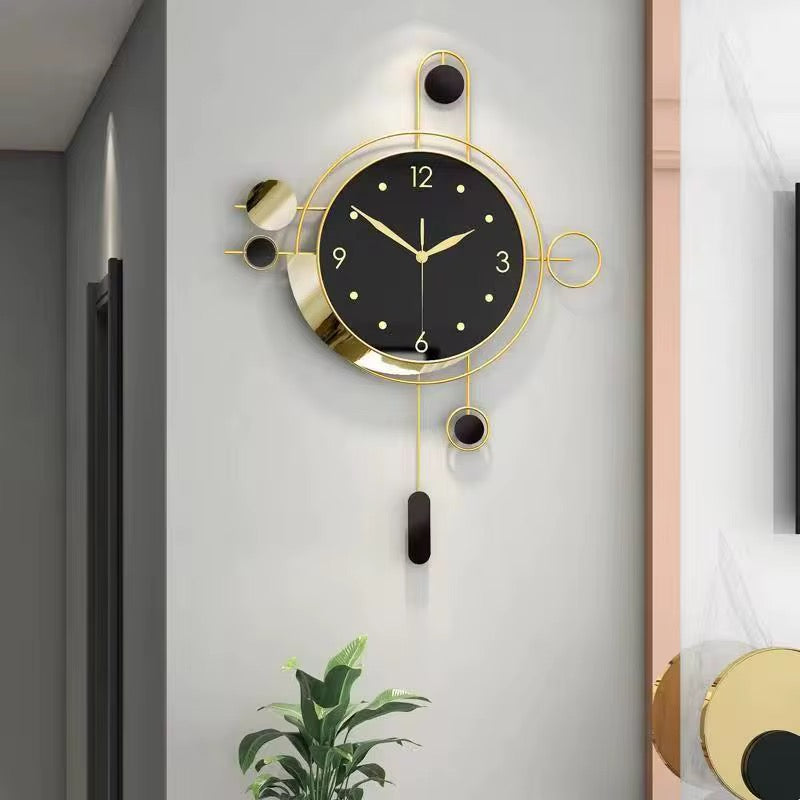 Orbis – Moderne wandklok met geometrisch design | Goud & zwart statement