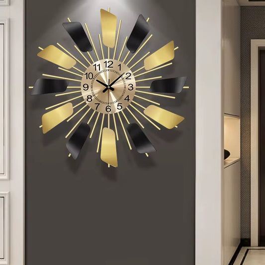 Solaris – Luxe wandklok in zwart en goud | Moderne zonnestraal design