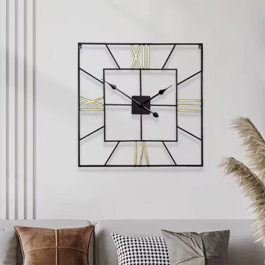 Quadrum – Moderne wandklok met Romeinse cijfers | Vierkant design in goud