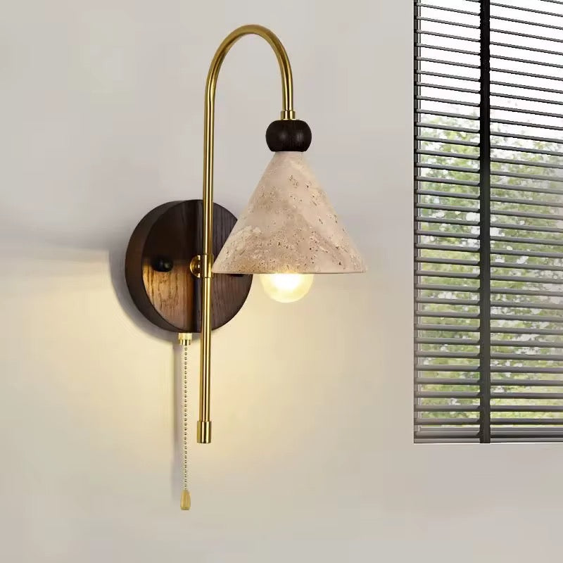 Wandlamp Terra Luxe – Betonlook & Walnootdesign met Messing Boog