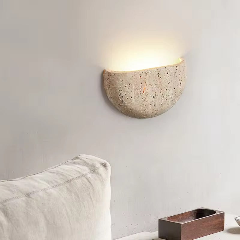 Travertino Luxe Wandlamp – Halfronde Natuurlijke Travertijn Sfeerverlichting voor Woonkamer, Gang of Hotel