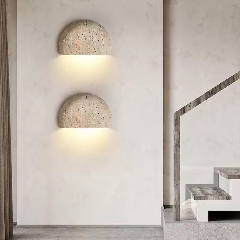 Travertino Luxe Wandlamp – Halfronde Natuurlijke Travertijn Sfeerverlichting voor Woonkamer, Gang of Hotel